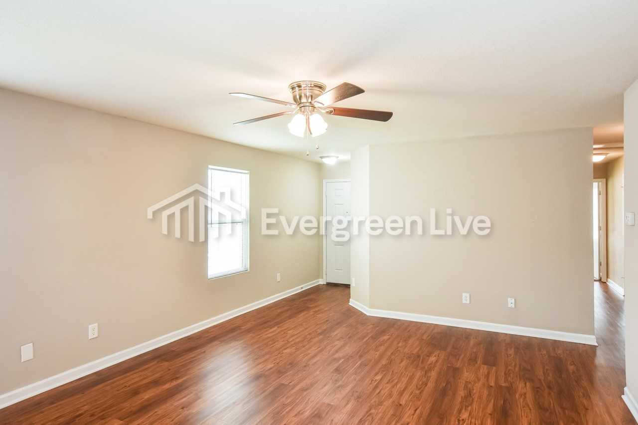 123 Wethersfield Dr - Photo 4 of 15