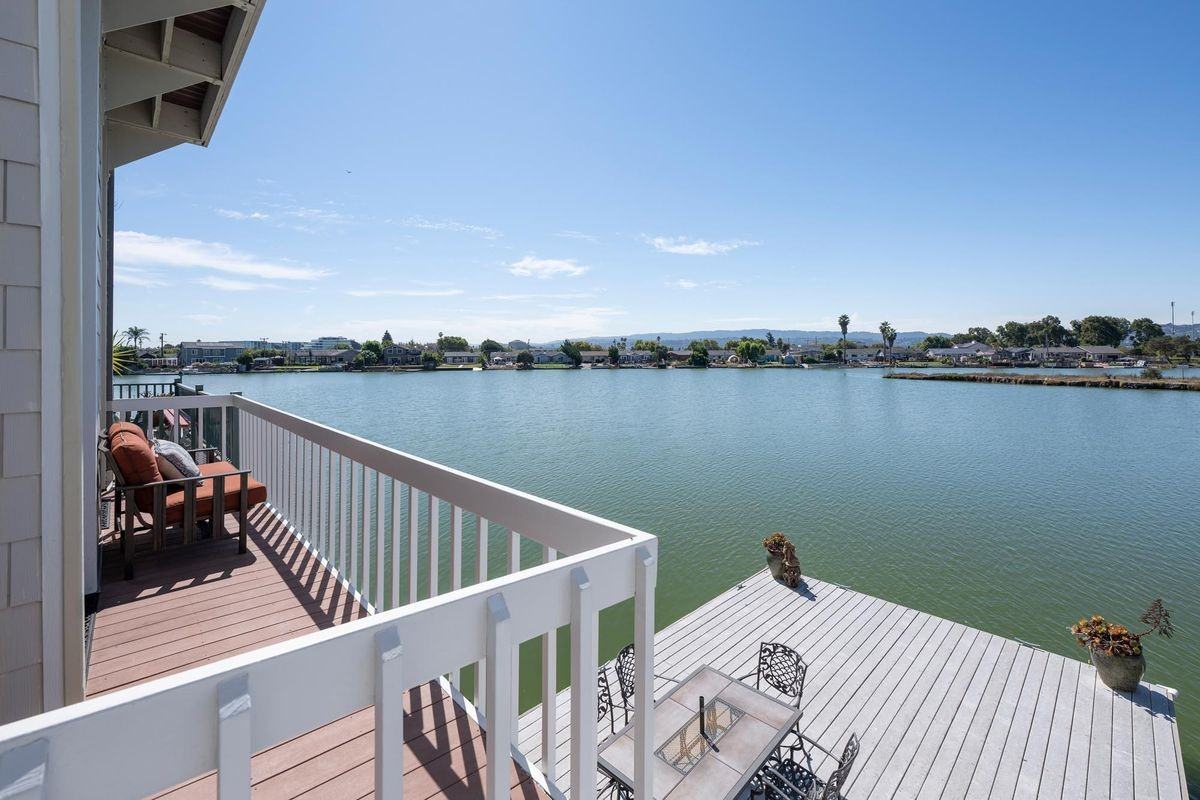 543 Starboard Dr - Photo 2 of 18