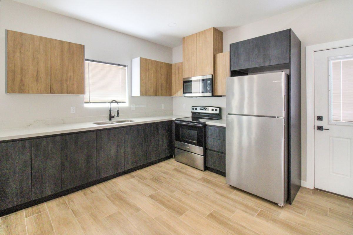 11003 N 36th Ln ##6 - Photo 3 of 11