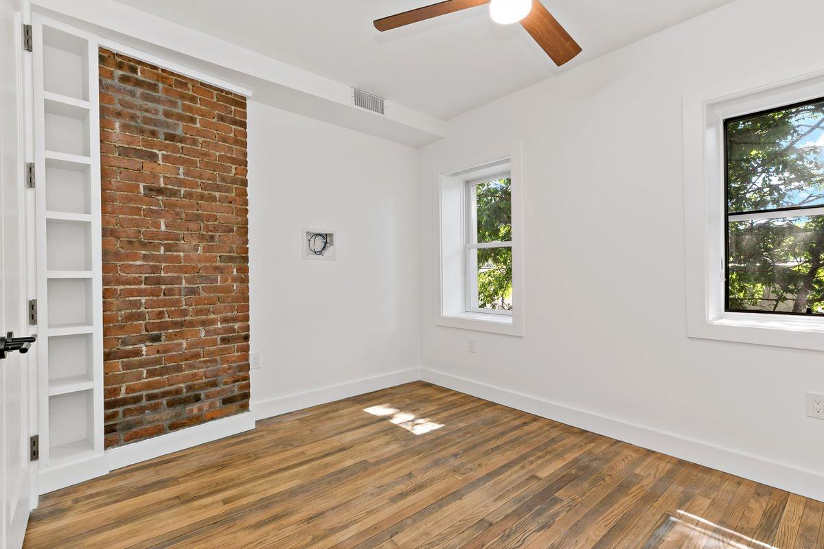 115 N Division St - Photo 3 of 3