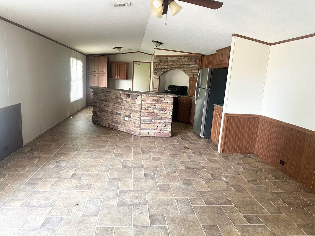 2001 Se Loop 304 - Photo 2 of 11