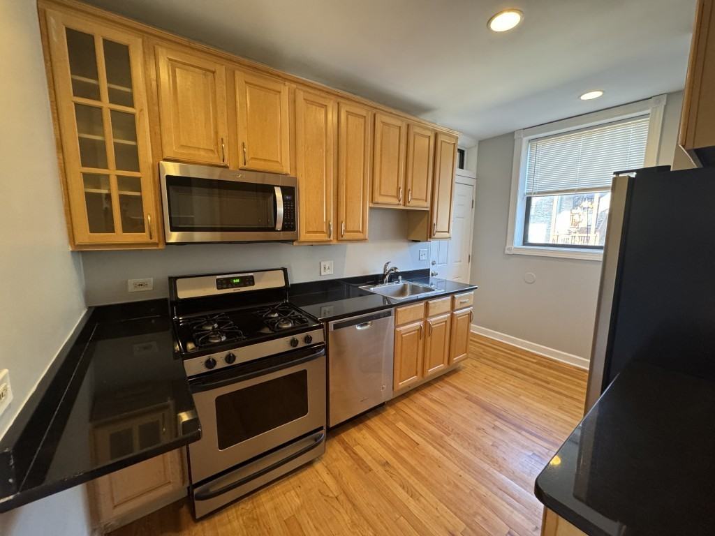 6442 N Leavitt St #2 - Photo 5 of 5