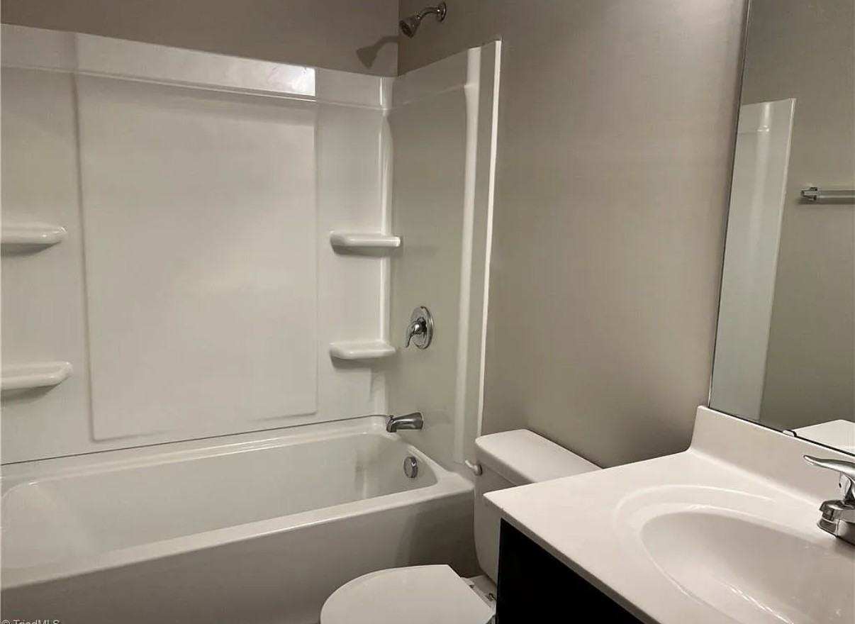 1319 Kirkman St #B - Photo 3 of 19