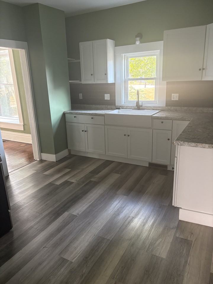 376 Silver St #NA - Photo 3 of 22