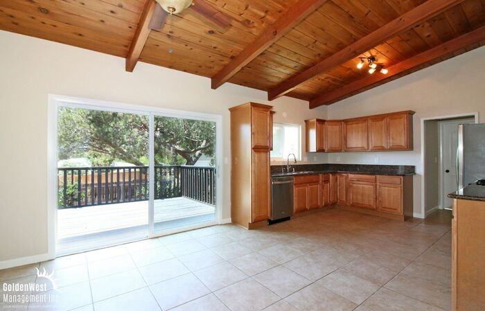 1920 Edinburg Ave - Photo 2 of 17