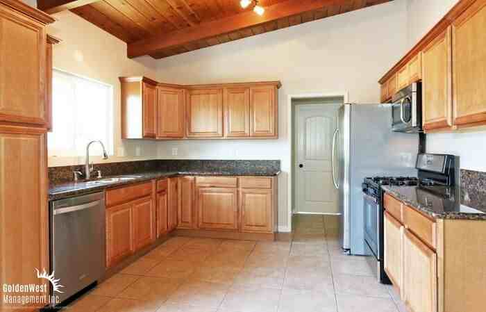 1920 Edinburg Ave - Photo 3 of 17