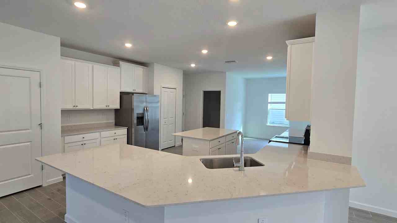 4044 Ne 31st Ave #NA - Photo 2 of 16