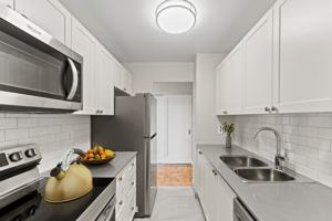 featured image of 494 Queenston Rd