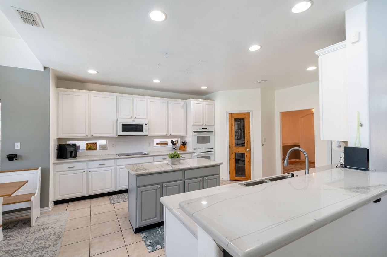 3003 El Jardin Street - Photo 2 of 31