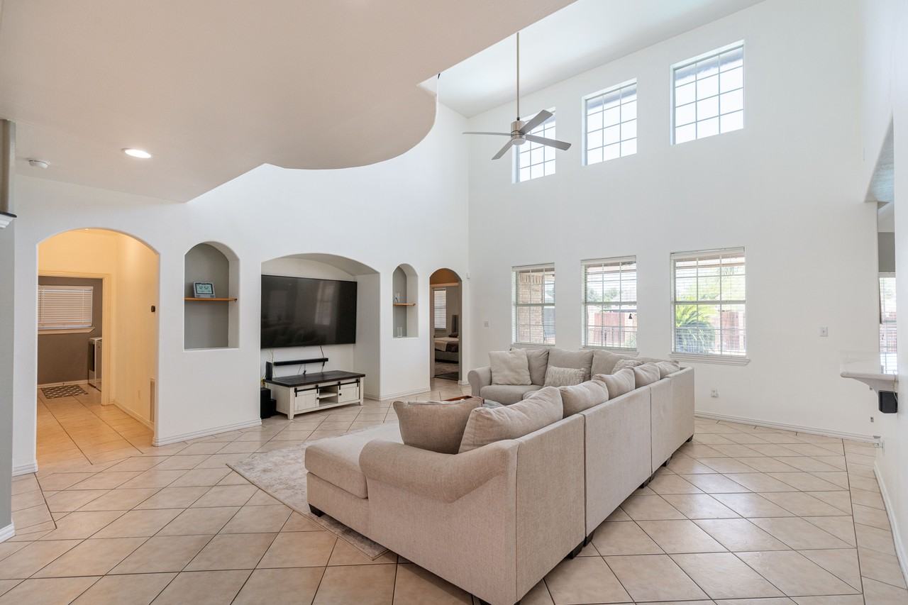 3003 El Jardin Street - Photo 3 of 31