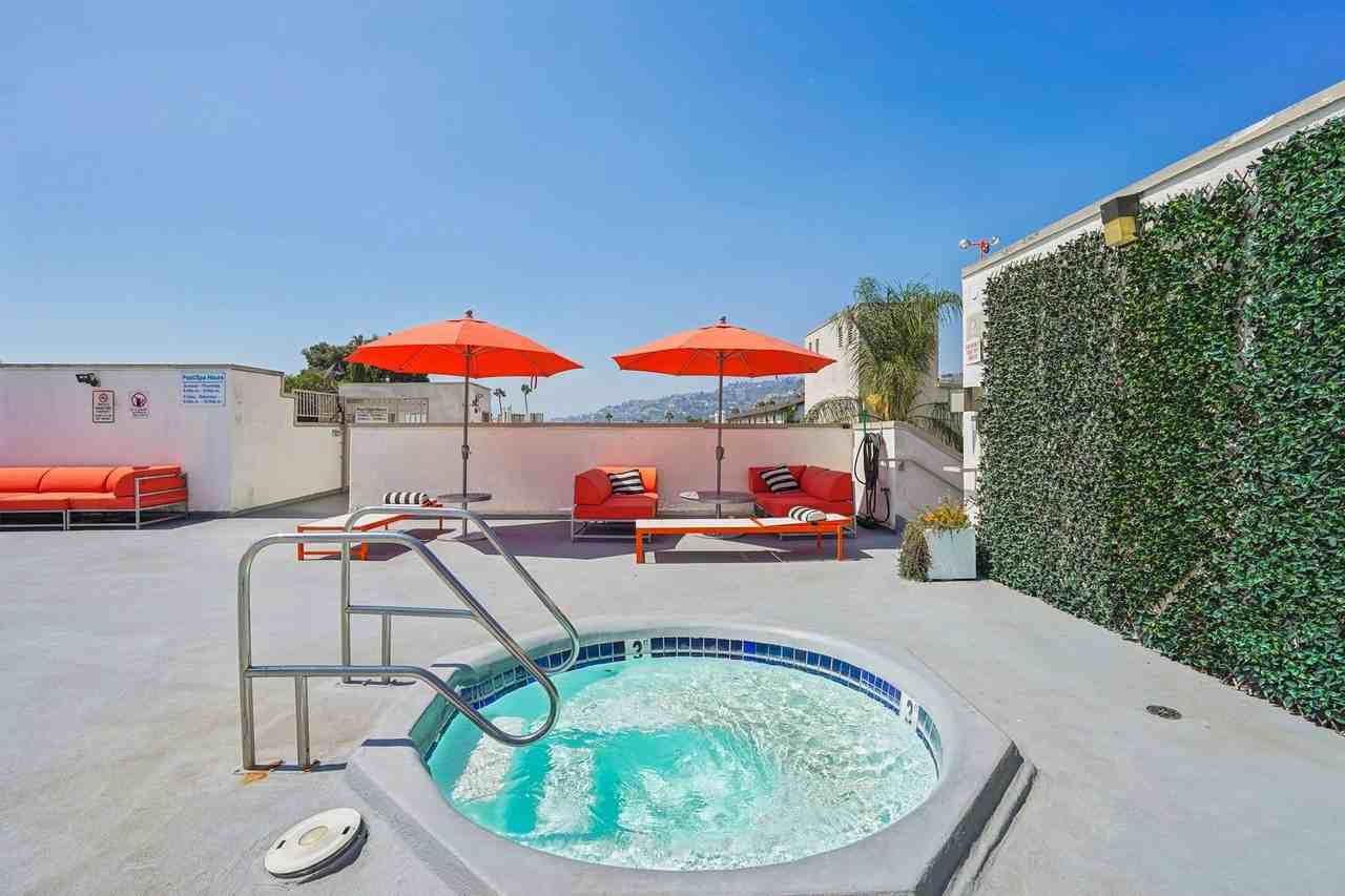 Regency Detroit Apartments - Photo 7 of 9