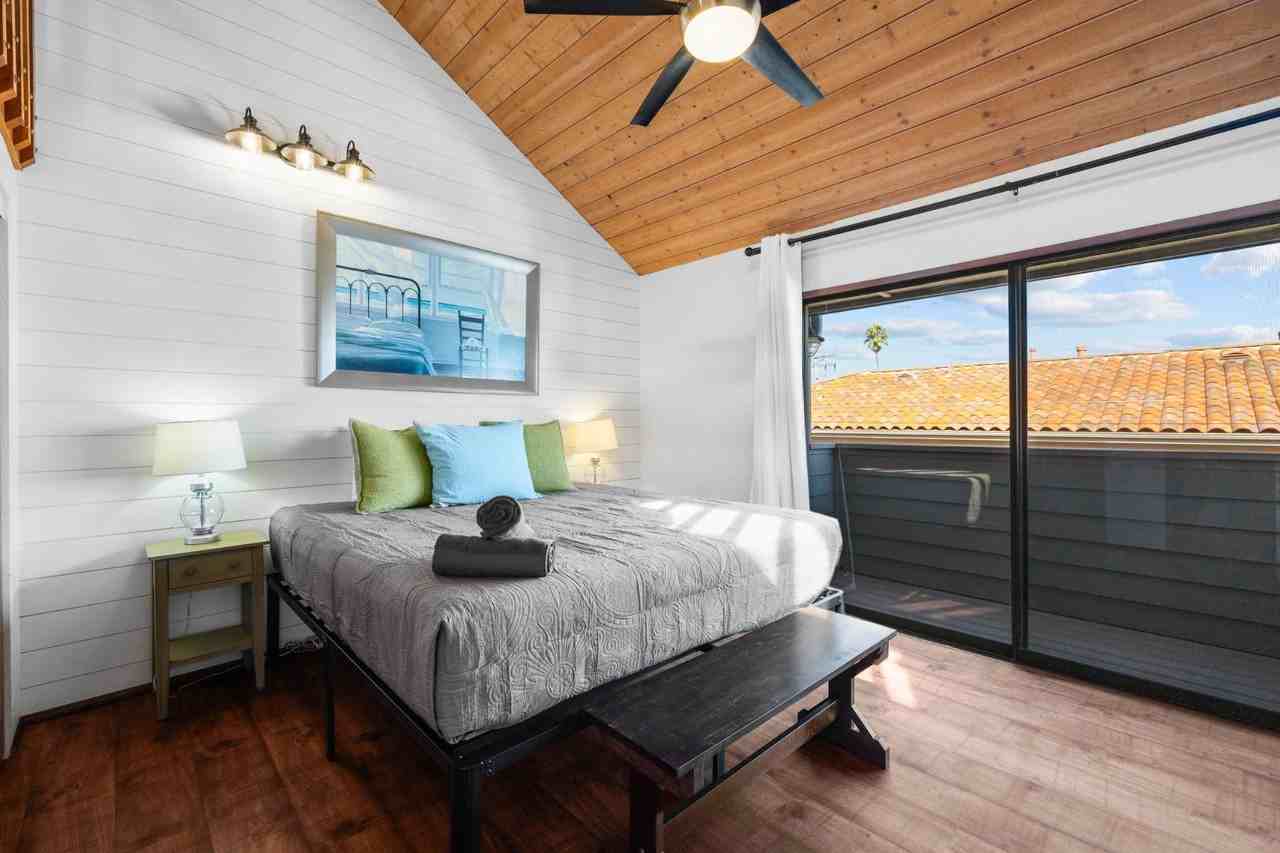 733 Seacoast Dr - Photo 2 of 11