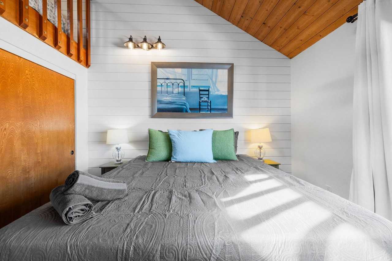 733 Seacoast Dr - Photo 4 of 11