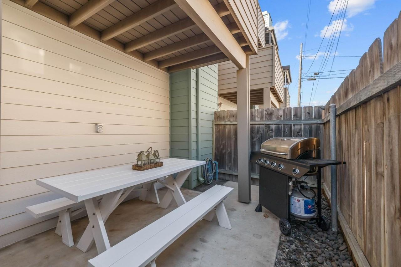 733 Seacoast Dr - Photo 5 of 11