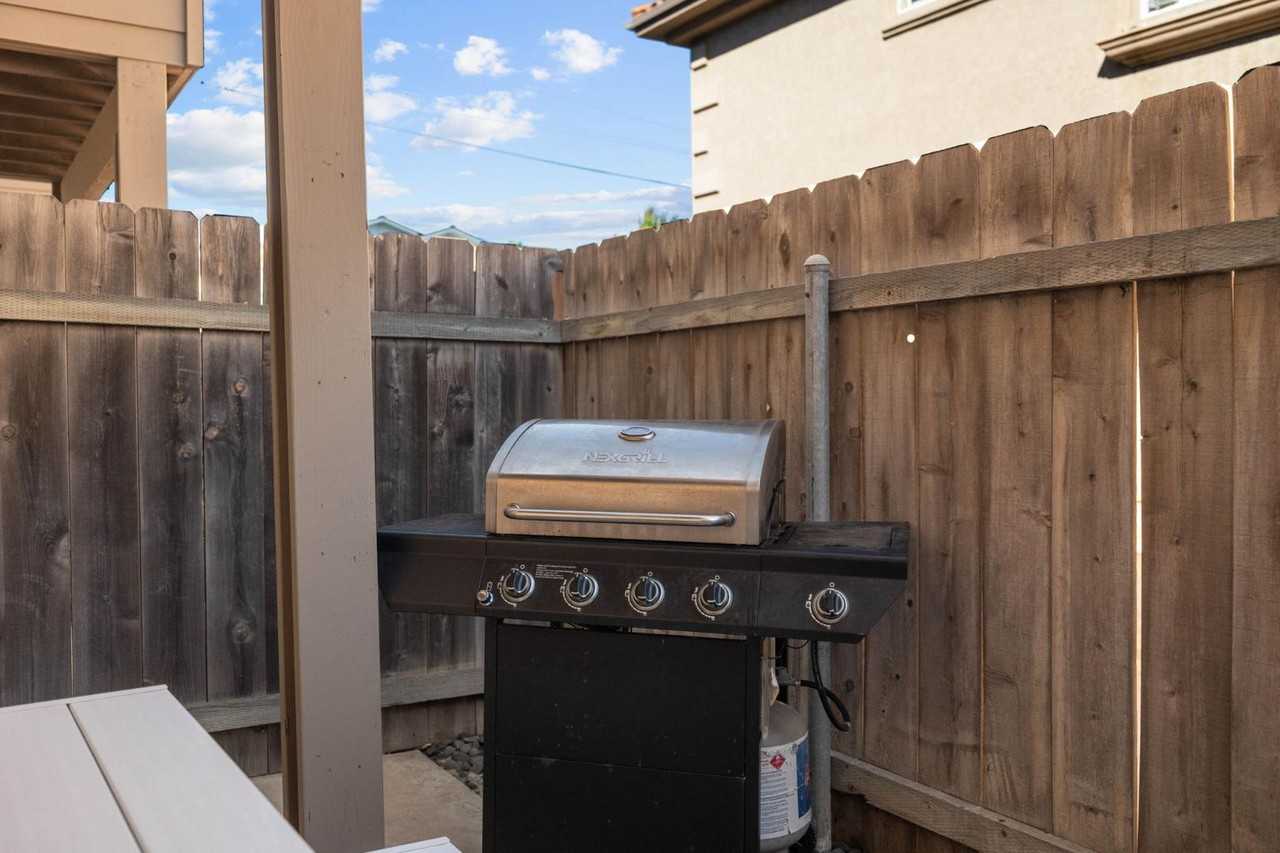 733 Seacoast Dr - Photo 6 of 11