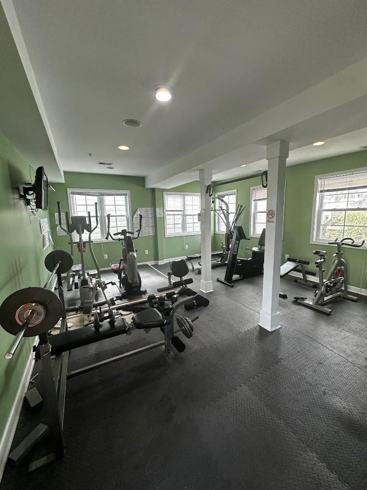 Segovia Apartments - Photo 4 of 10