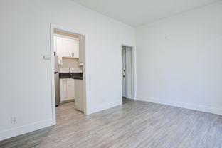 Stylish and Spacious Apartment - Photo 1 of 1