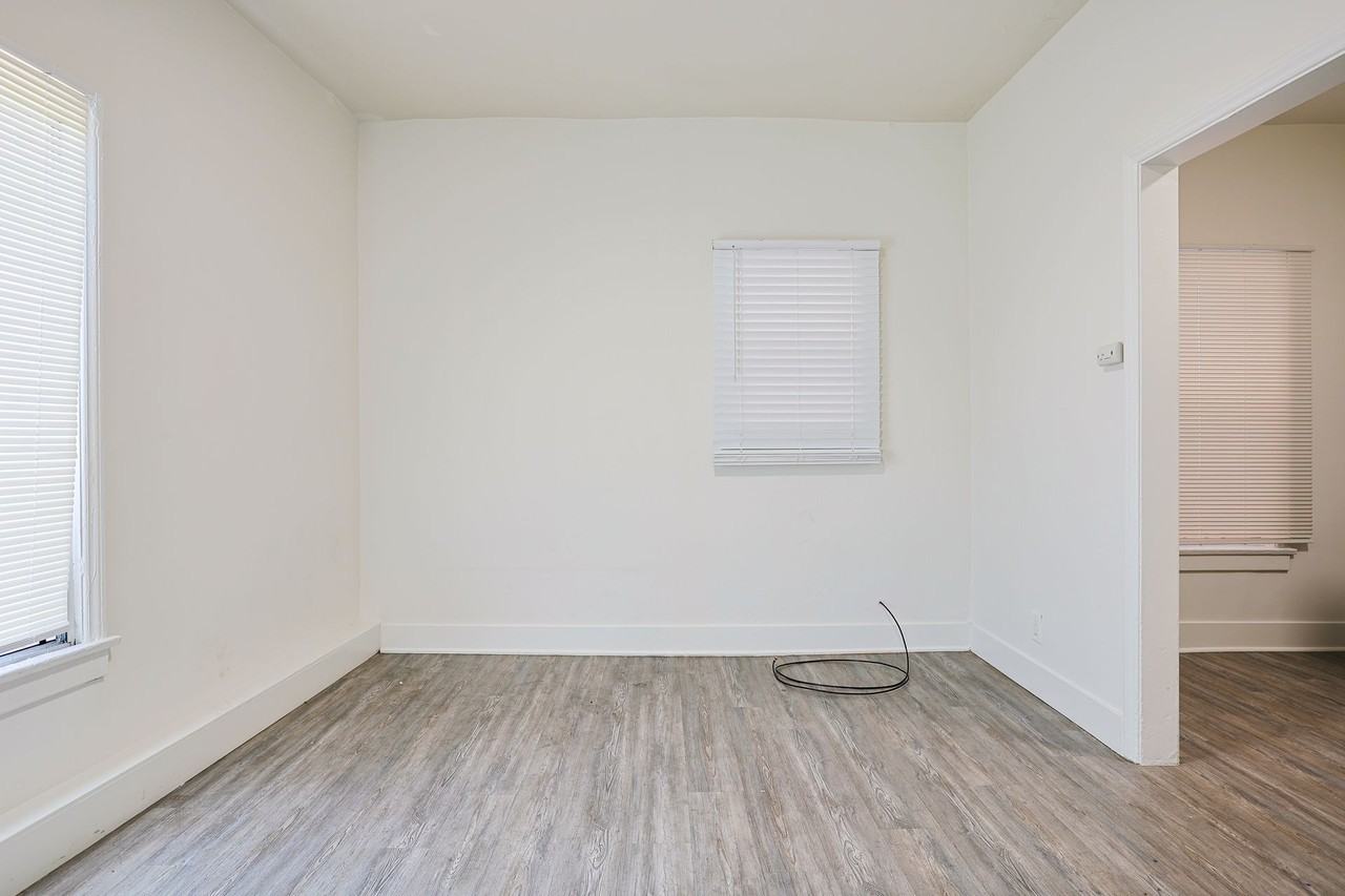 Stylish and Spacious Apartment - Photo 2 of 22