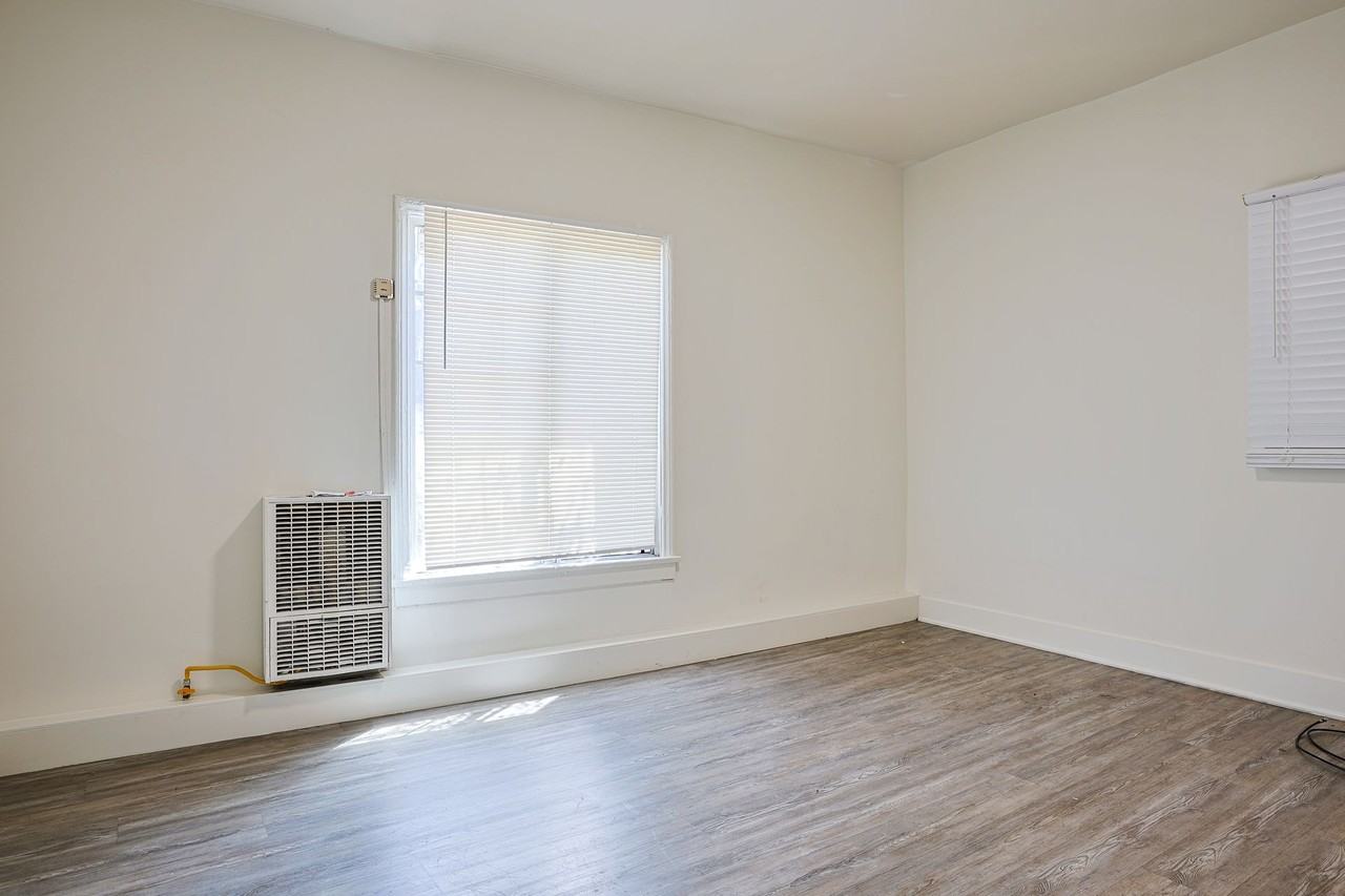 Stylish and Spacious Apartment - Photo 3 of 22