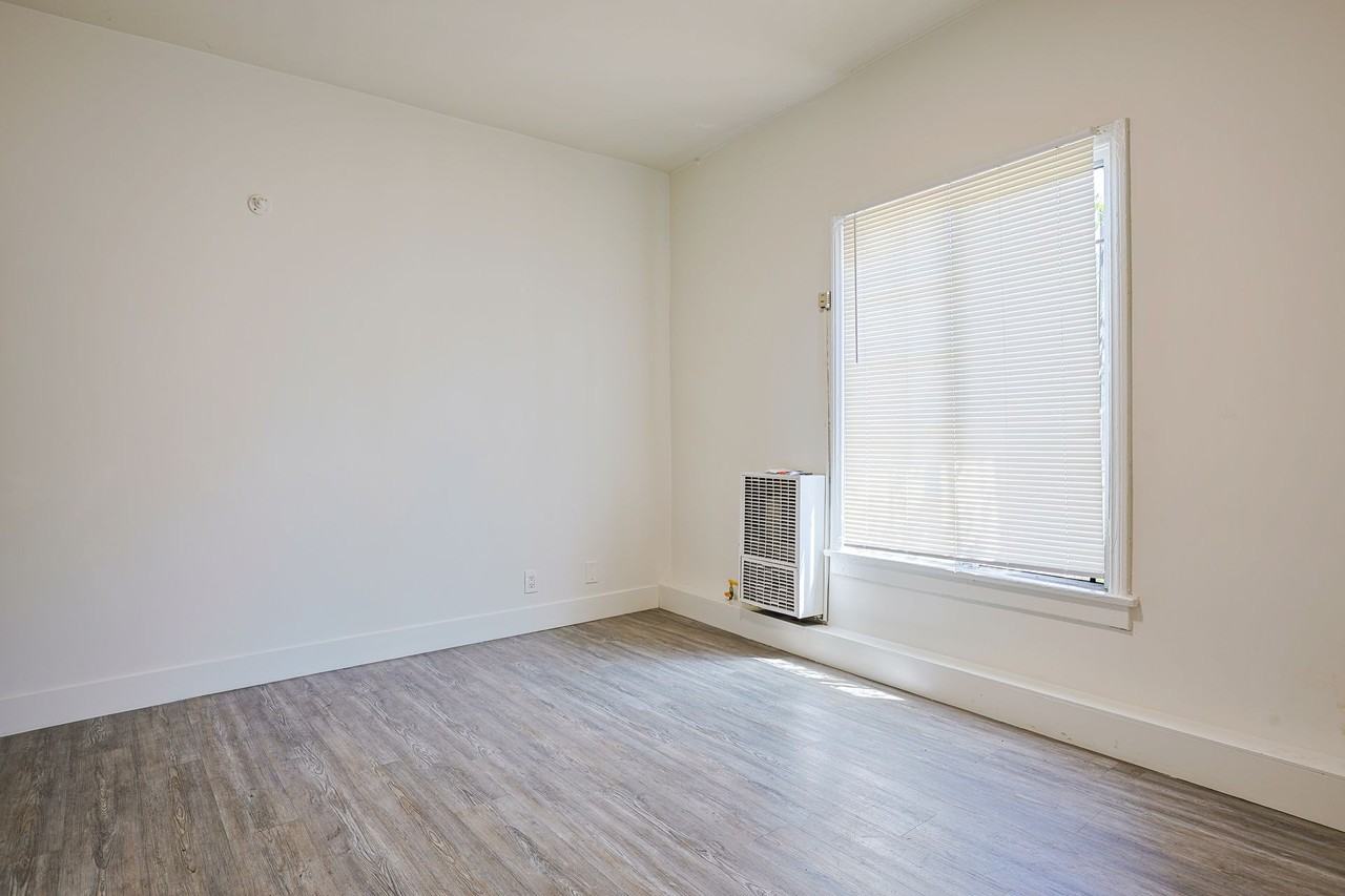 Stylish and Spacious Apartment - Photo 4 of 22