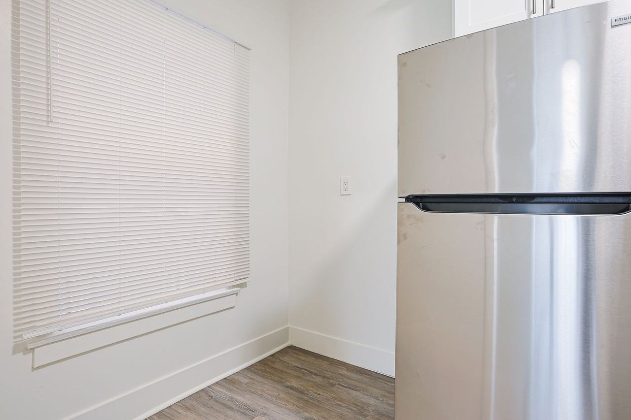 Stylish and Spacious Apartment - Photo 6 of 22