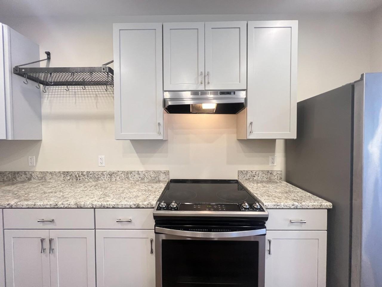 466 S Broad St - Photo 2 of 9