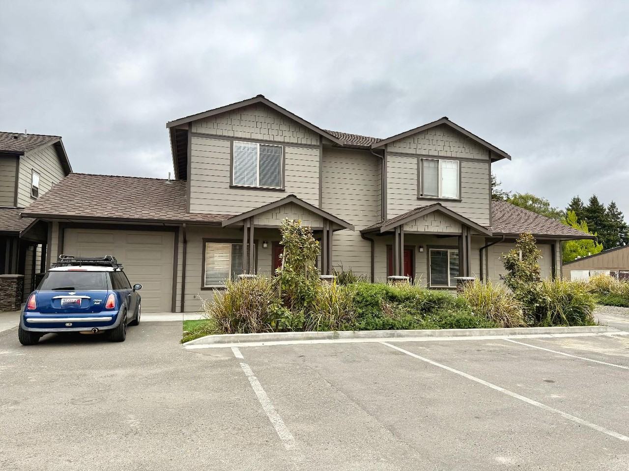 2460 Newburg Ct - Photo 2 of 4