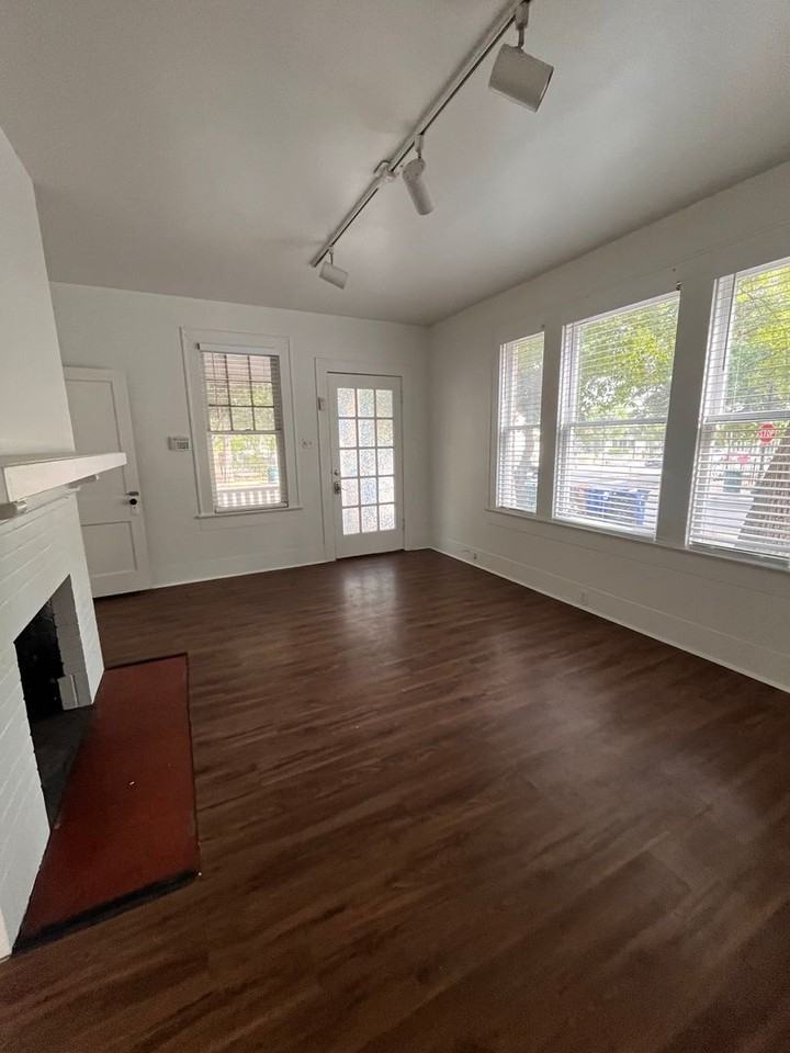 2200 Rio Grande Street - Photo 5 of 18