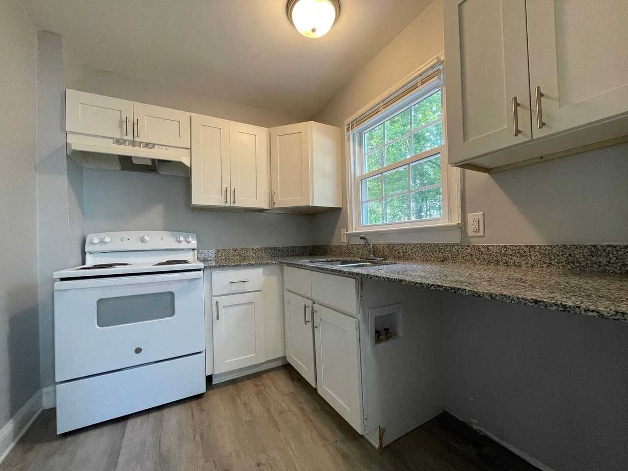 730 W Dolphin St - Photo 4 of 20