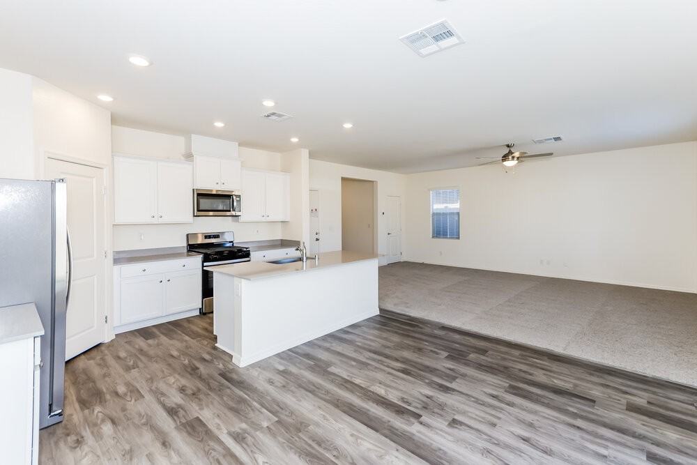 1704 Desert Path Ave - Photo 7 of 17