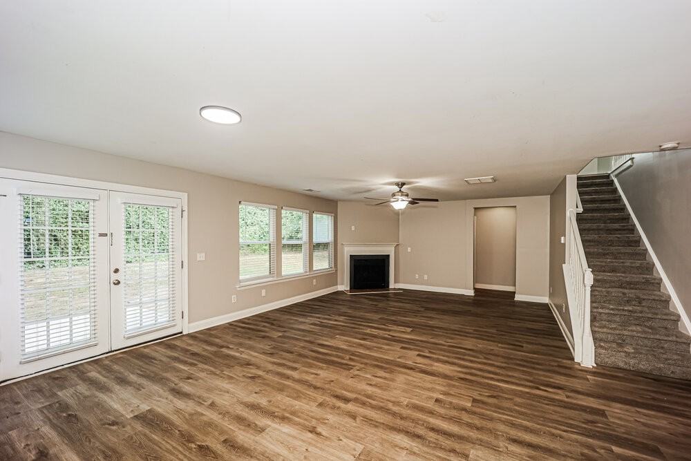 2080 Valley Creek Dr - Photo 4 of 17