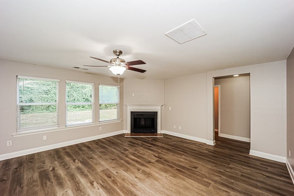 2080 Valley Creek Dr - Photo 6 of 17