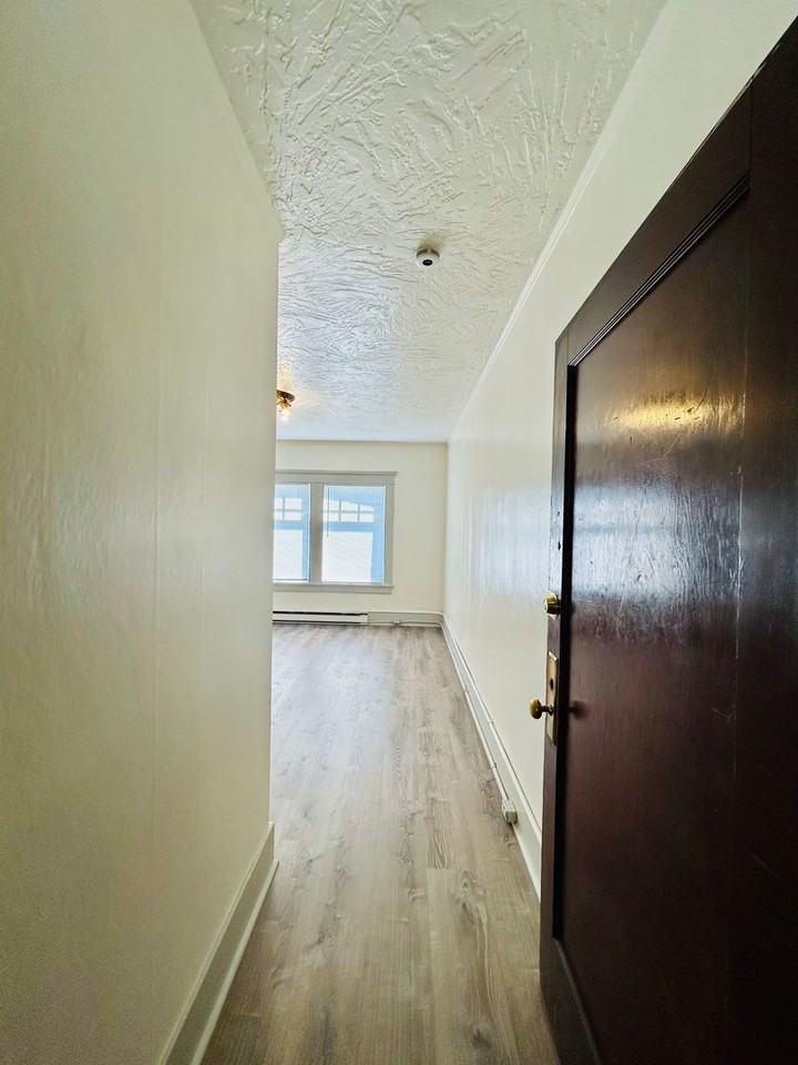 Vradenburg Apartments - Photo 6 of 48