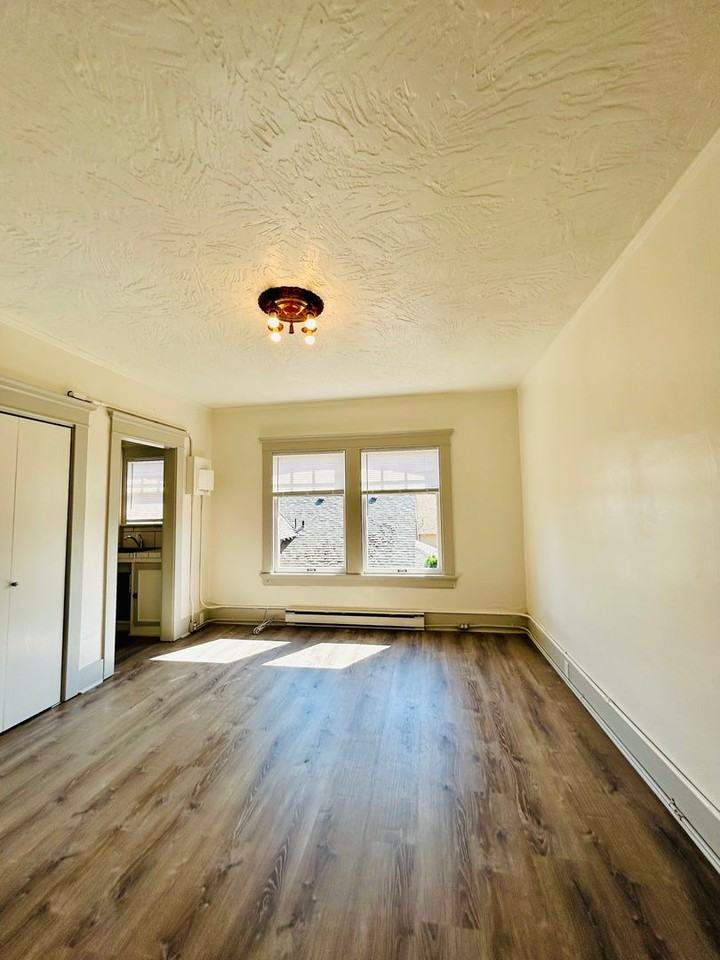 Vradenburg Apartments - Photo 7 of 48