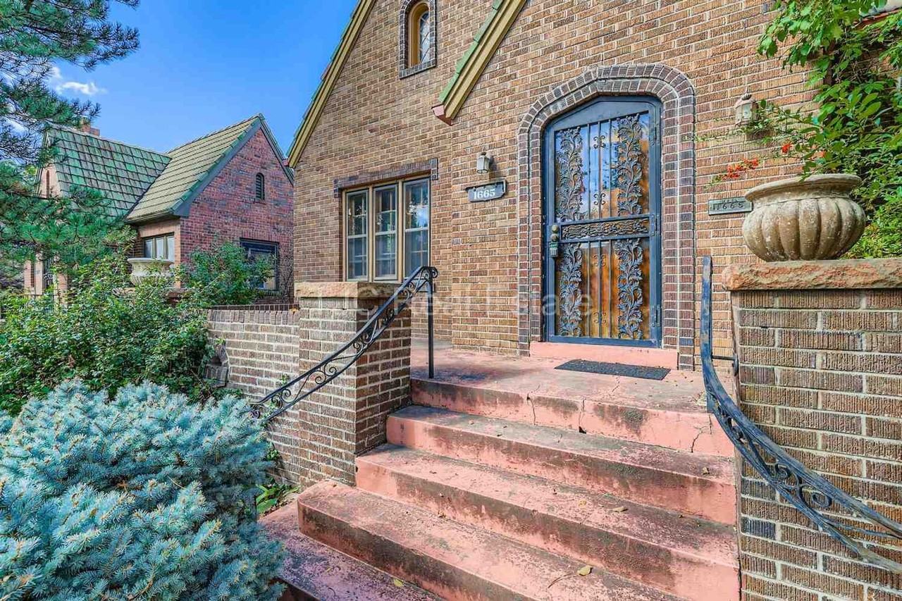 1665 Jasmine Street - Photo 3 of 22