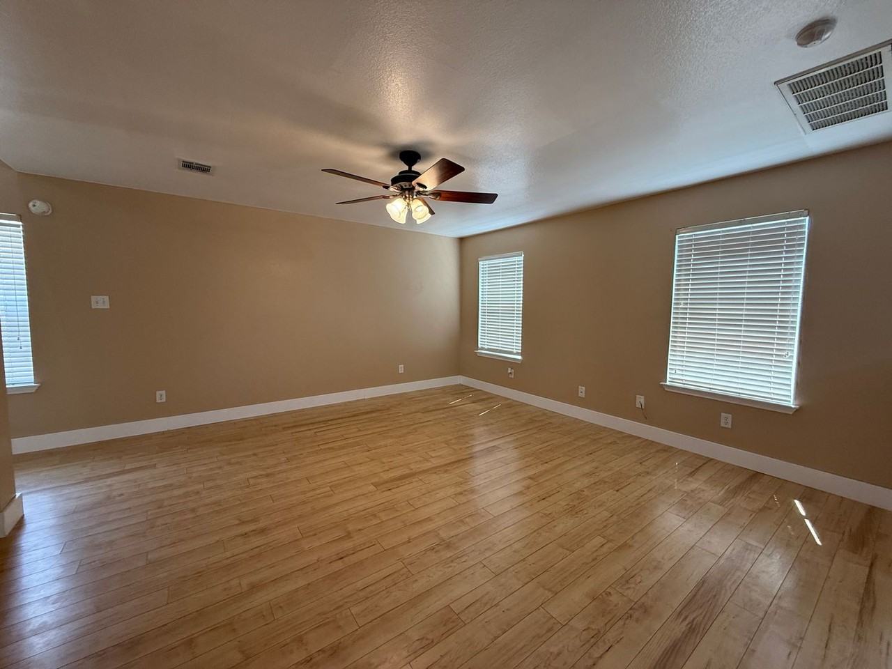 5600 Lions Gate Ln - Photo 4 of 24