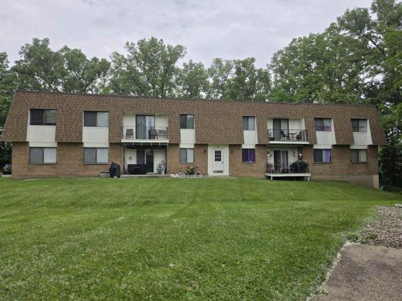 Stenwick Manor - Photo 2 of 6