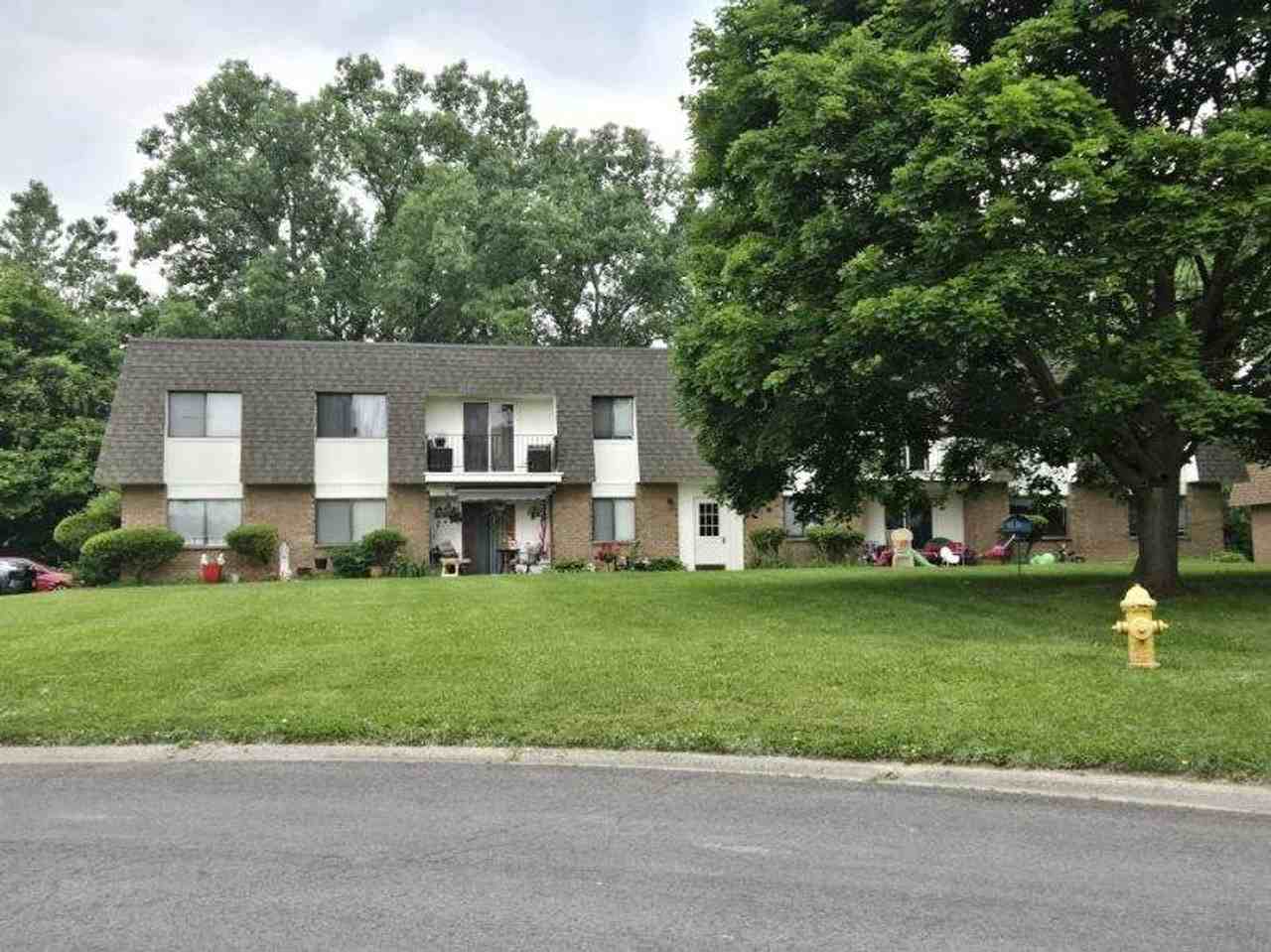 Stenwick Manor - Photo 3 of 6