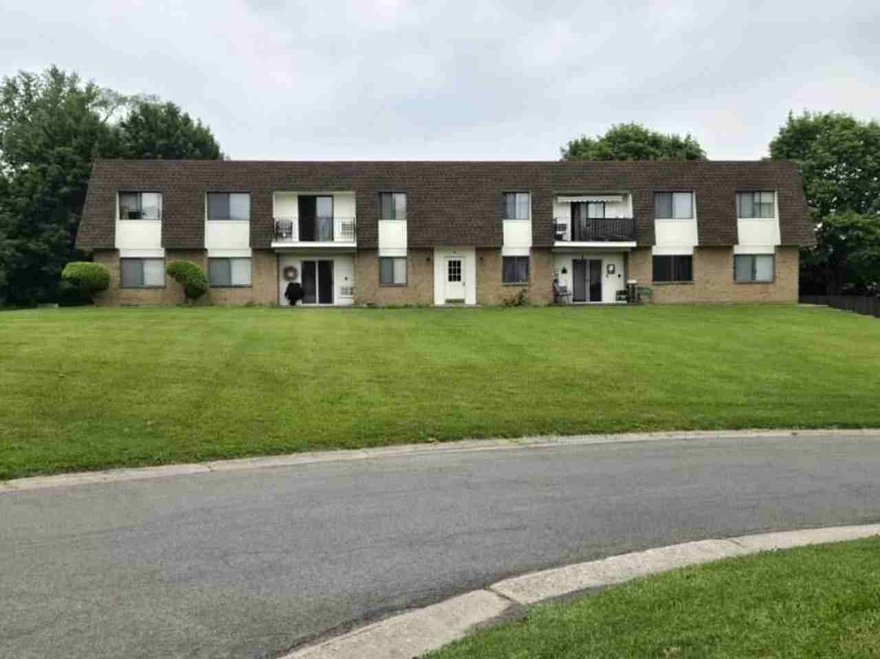 Stenwick Manor - Photo 4 of 6