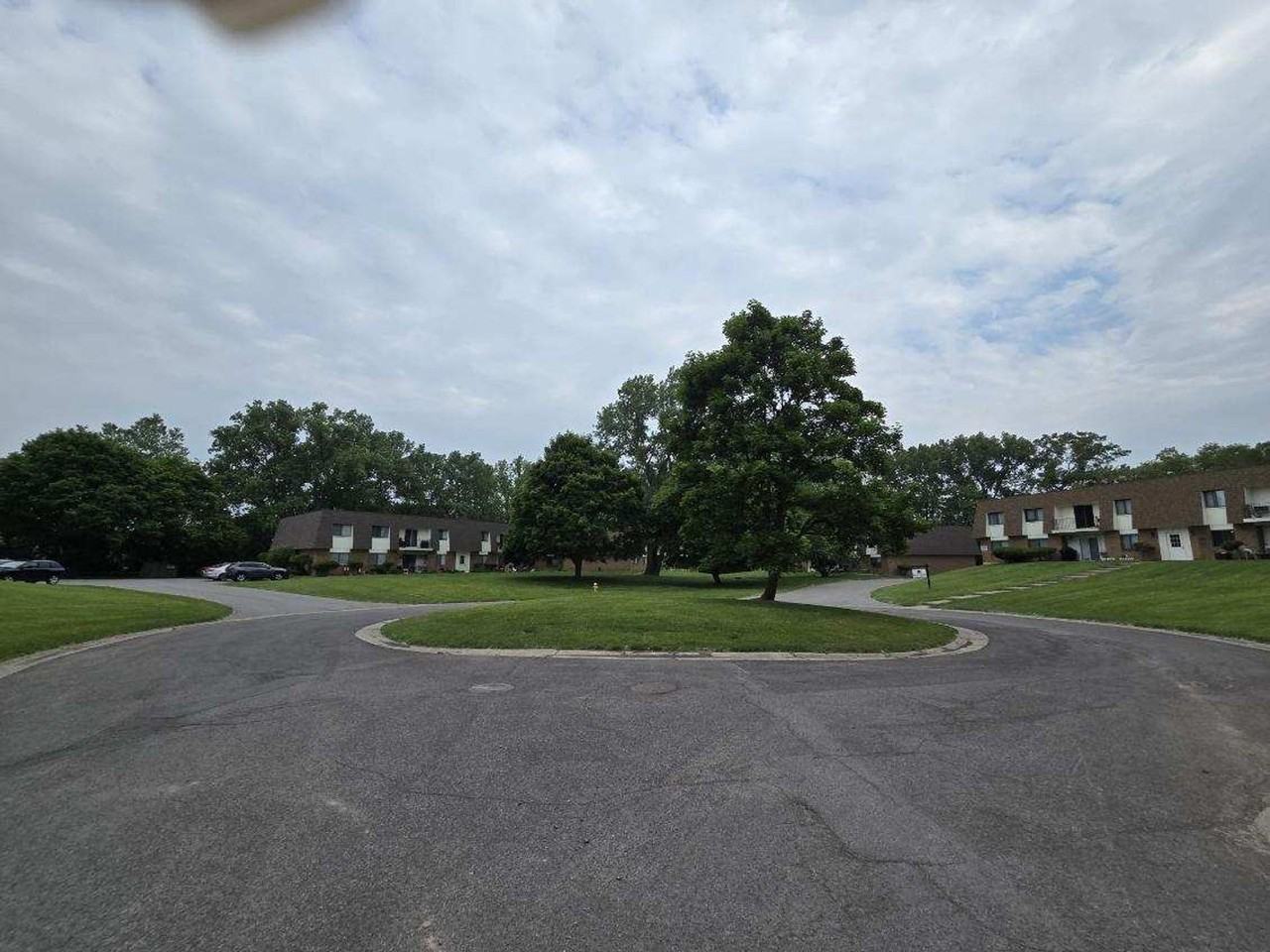 Stenwick Manor - Photo 5 of 6