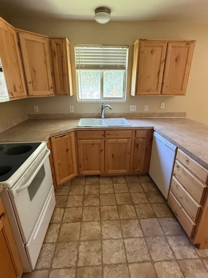 1193 N 780 W - Photo 3 of 11