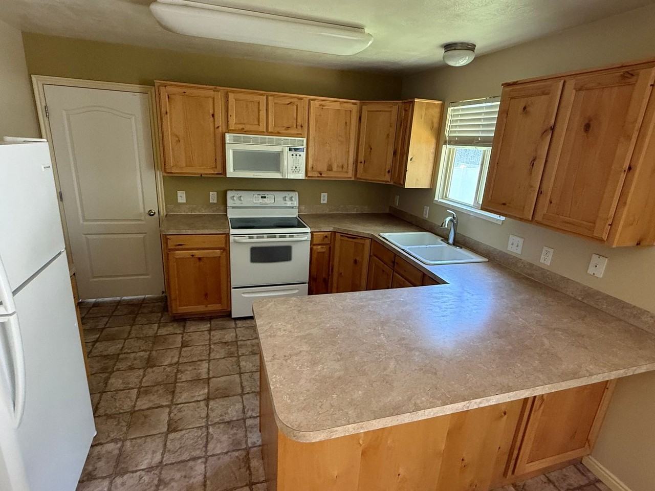 1193 N 780 W - Photo 2 of 11