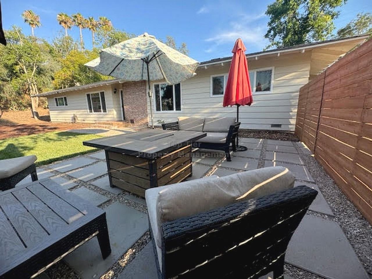 735 Bear Valley Pkwy - Photo 2 of 28