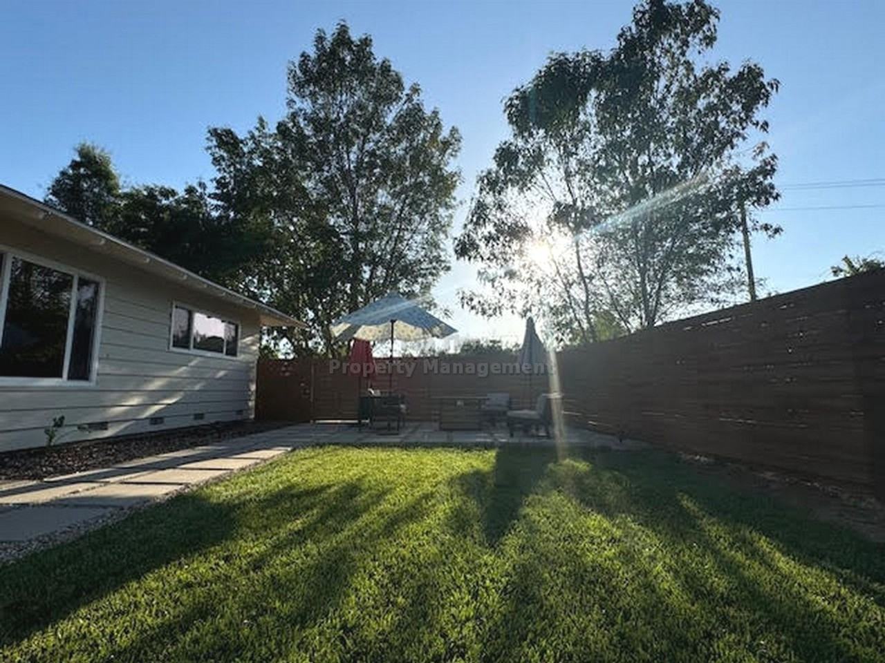 735 Bear Valley Pkwy - Photo 3 of 28