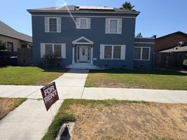 featured image of 209 E 11th St