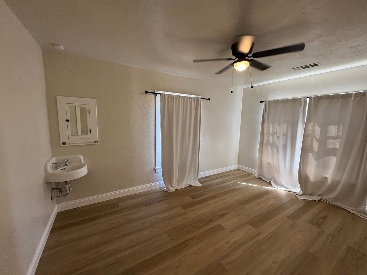 209 E 11th St - Photo 2 of 50