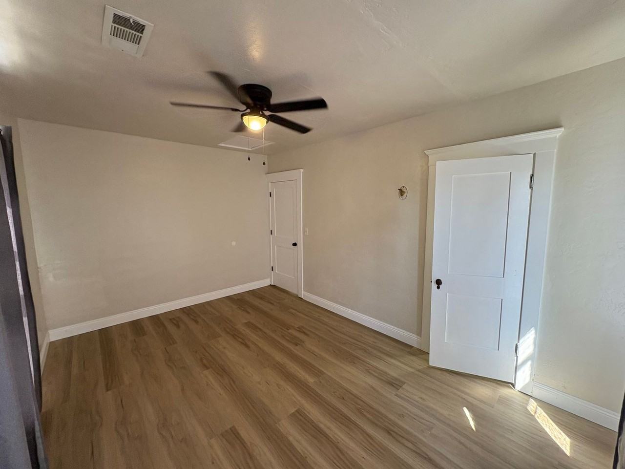 209 E 11th St - Photo 6 of 50