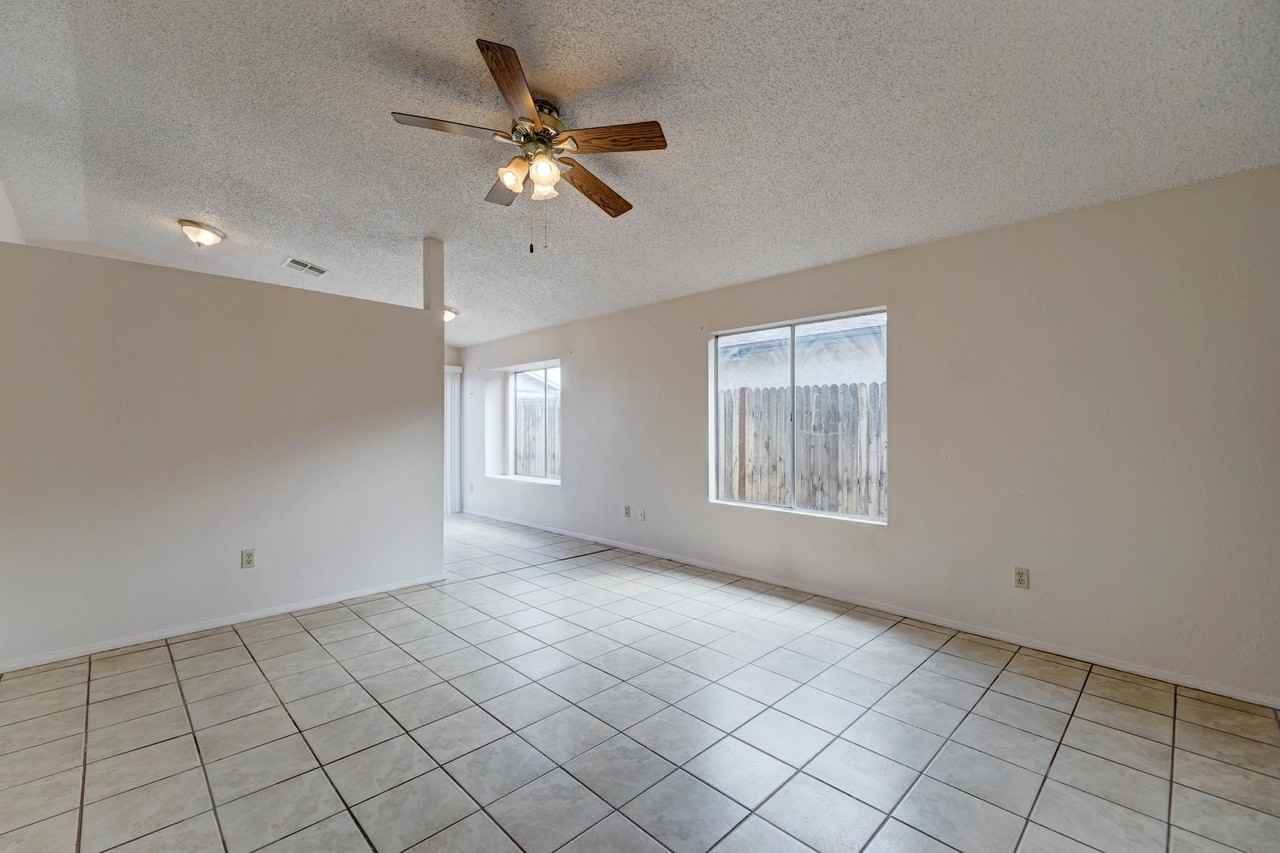 9514 W Garfield St - Photo 5 of 23