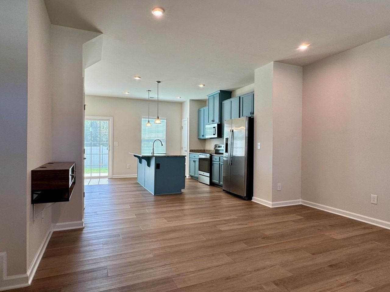 4914 Crossley Street - Photo 3 of 26