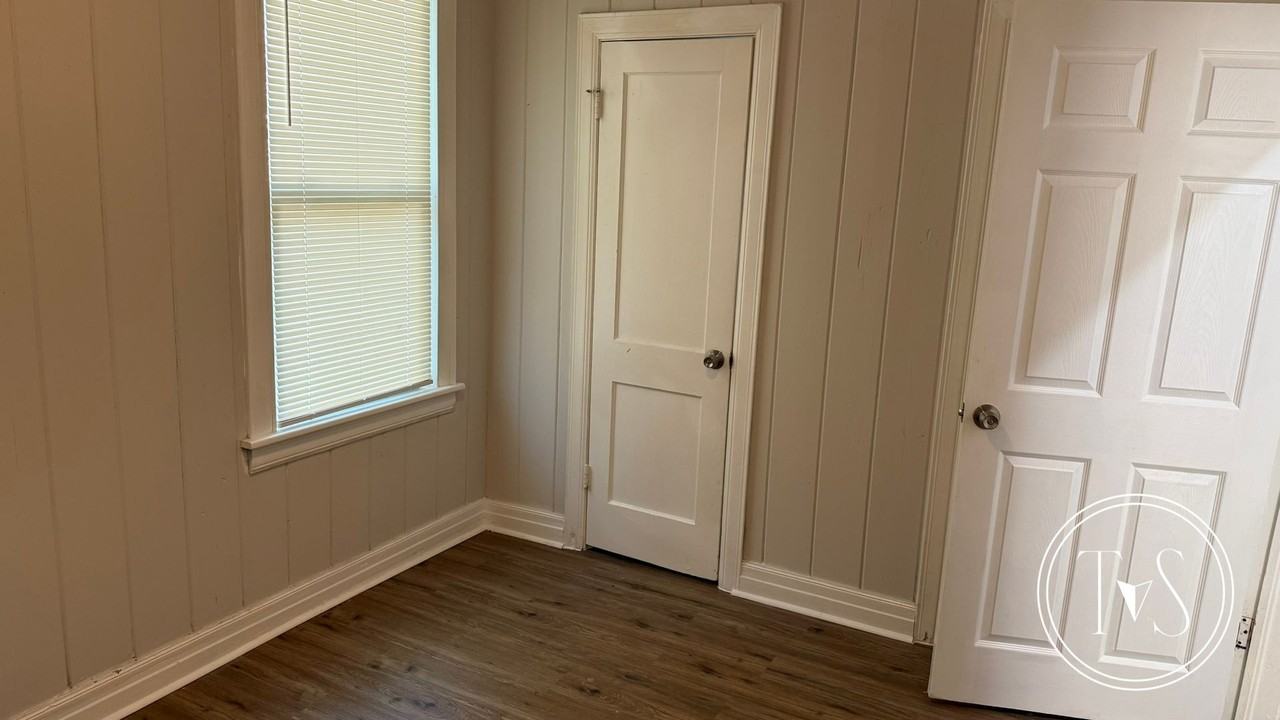 101 W 60th St - Photo 5 of 16